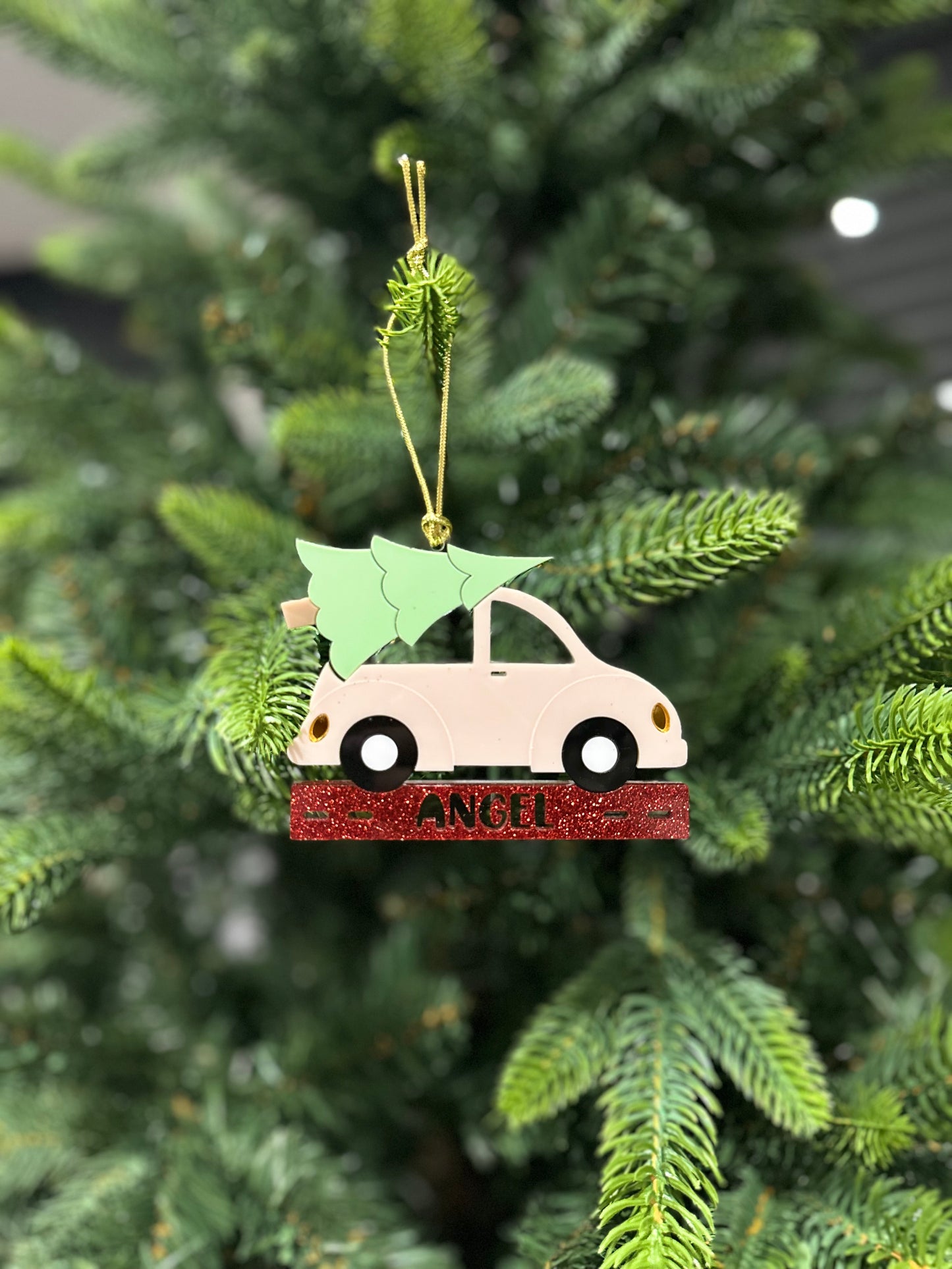 🚗✨ Suspension Voiture de Noël Personnalisée – 18€